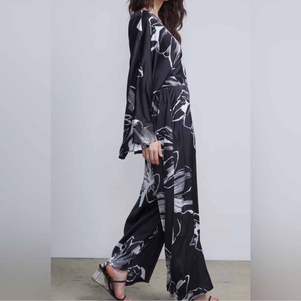 New York & Company Floral Printed Long Sleeve Black and White Jumpsuit - Picture 3 of 6